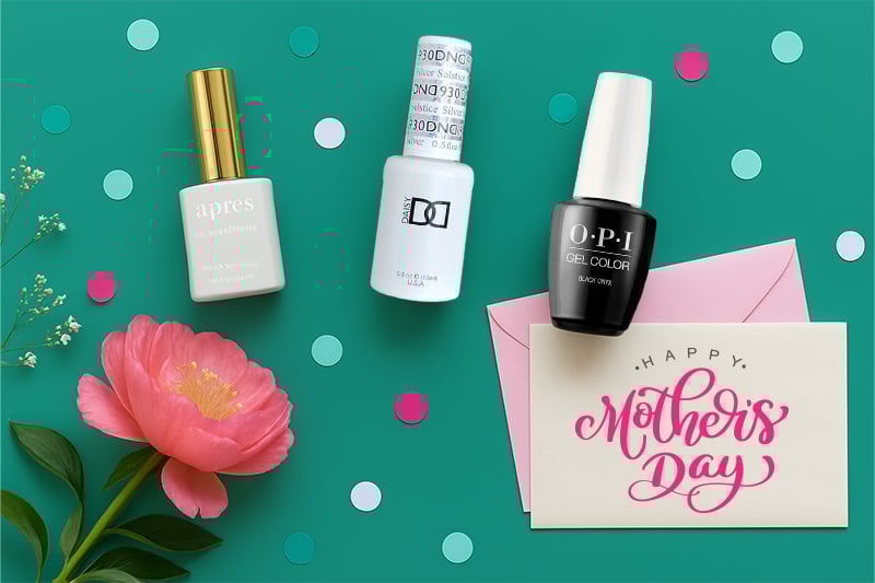 10 Minimalistic Mother's Day-Inspired Nails for 2025